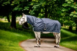 Ausreitdecke Newmarket Rain Sheet FS26, Regendecke, mit festem Halsteil, Fleecefutter