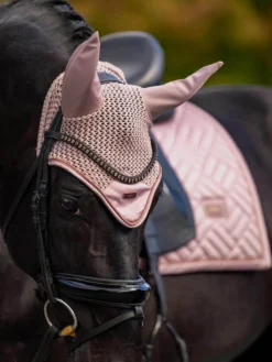 Fliegenhaube Modern Midsummer Blush, Fliegenmütze, Fliegenohren, Soundless