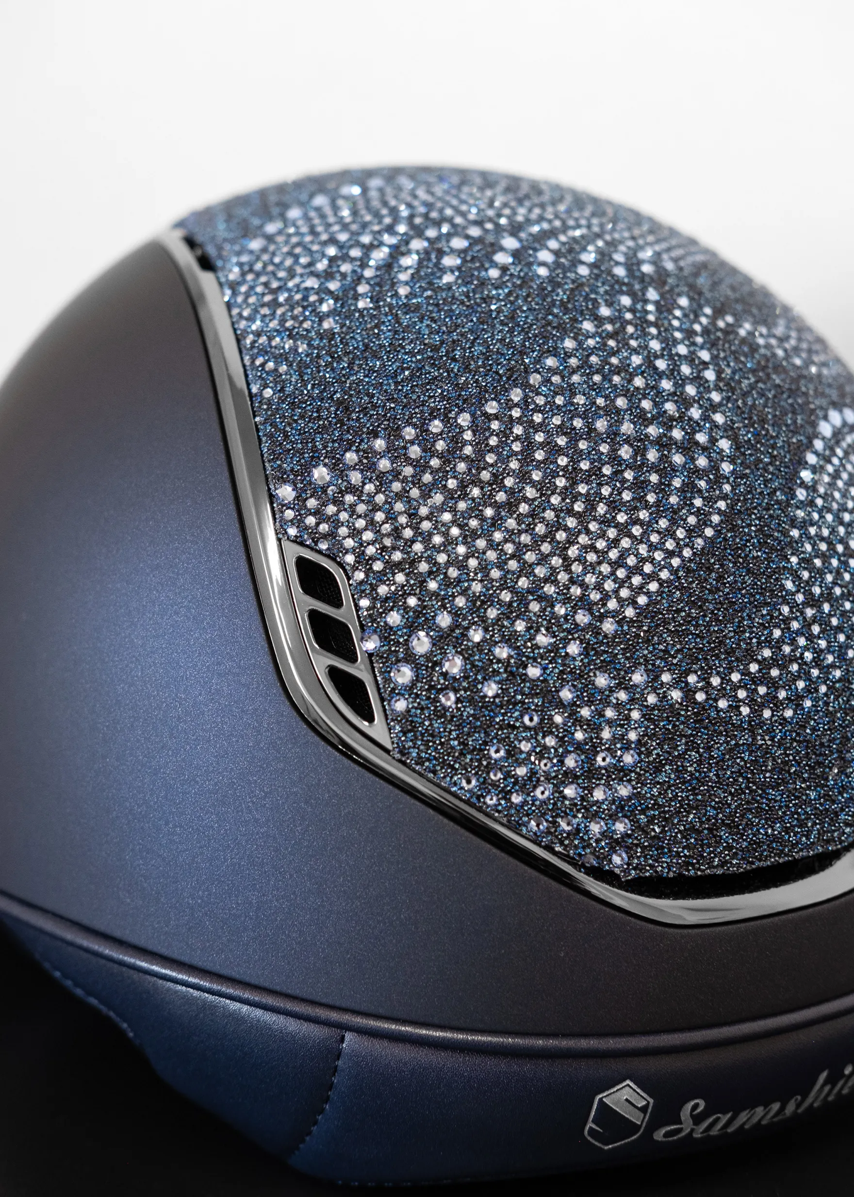 Reithelm Classic 2.0 Shadowmatt, Top Crystal Intarsia, Trim + Blason Black Chrome
