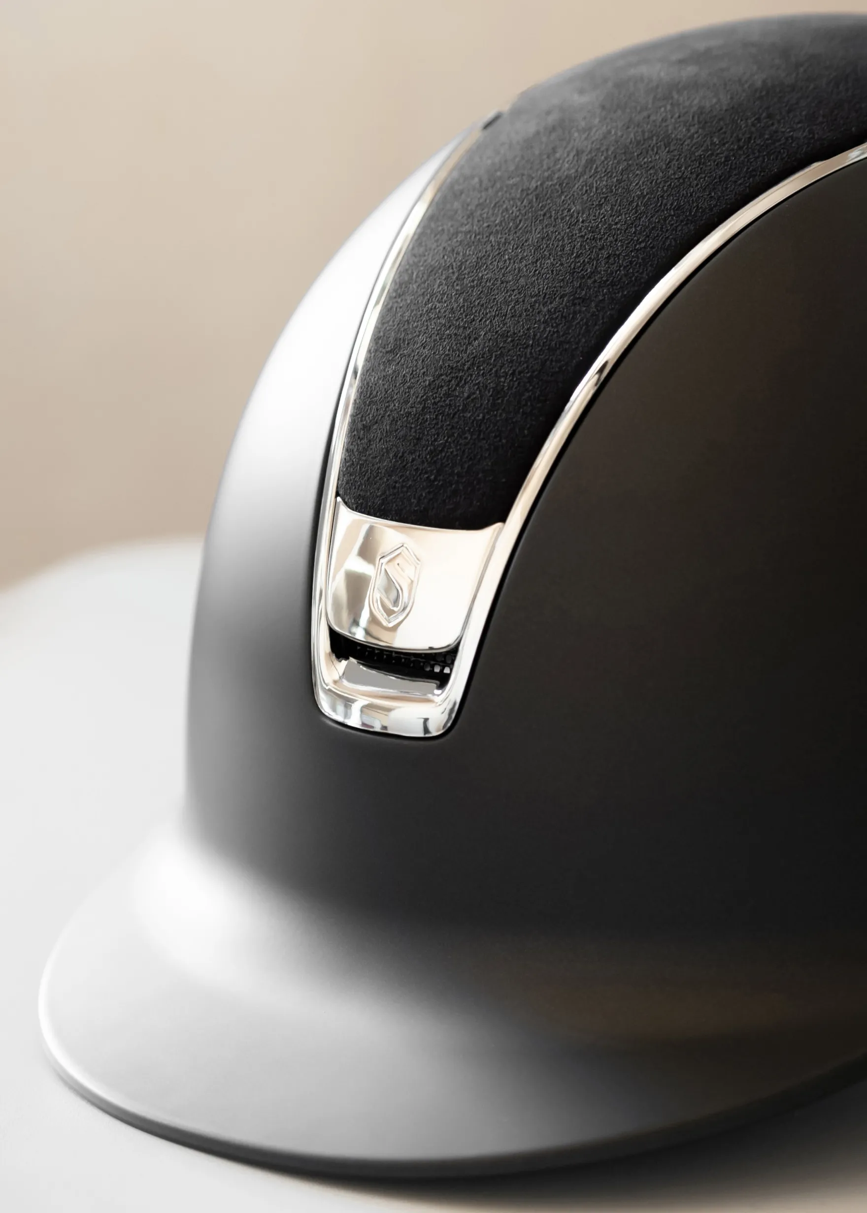 Reithelm Classic 2.0 Shadowmatt, Top Alcantara, Trim + Blason Chrome