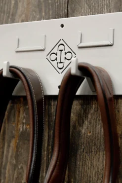 Trensenhalter, mit 6 Haken und Namensschild